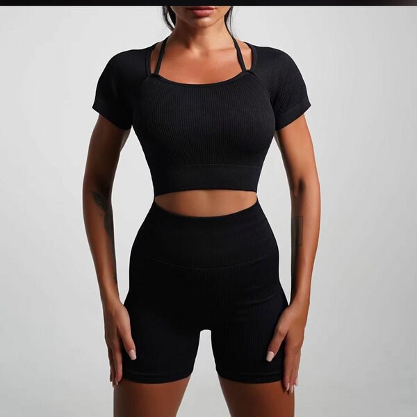 Ensemble de sport femme élégant