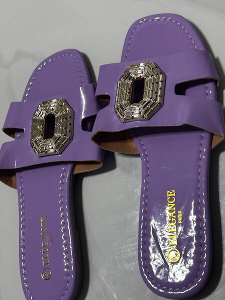Sandales violettes Élégance