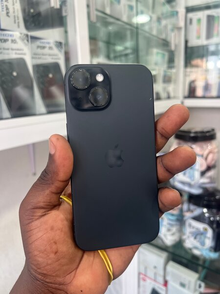 iPhone 15 Noir Éclatant