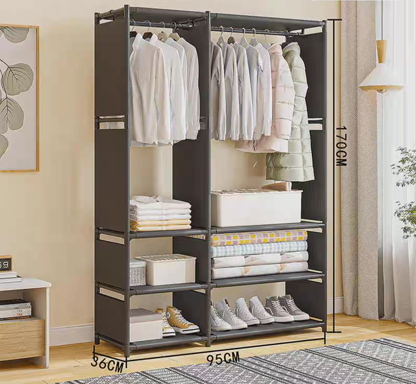 Grande armoire ouverte moderne