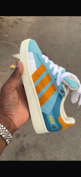 Chaussure Adidas bleu et orange