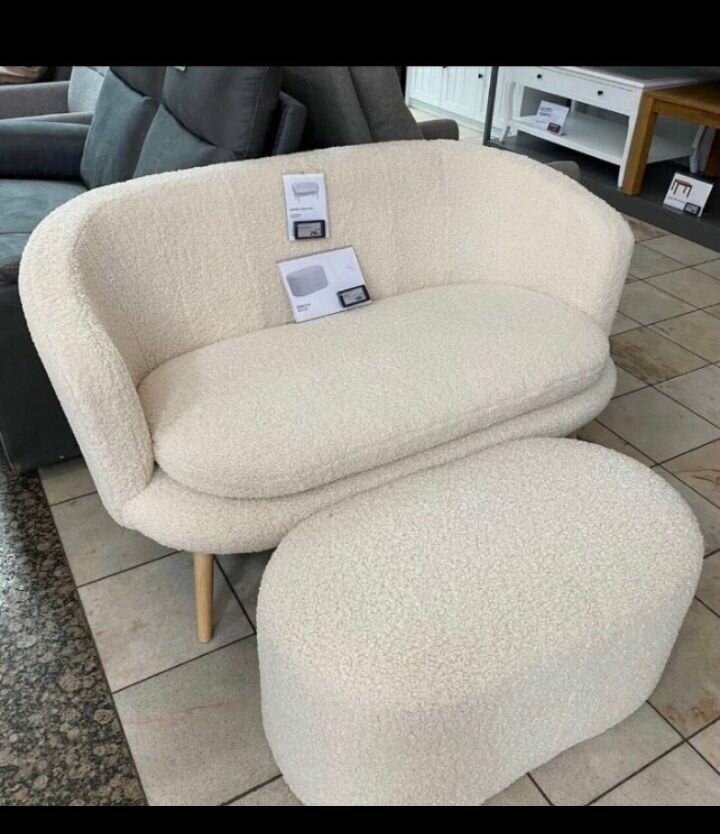 Canapé confortable en tissu beige