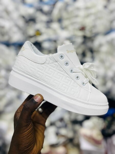 Baskets blanches élégantes