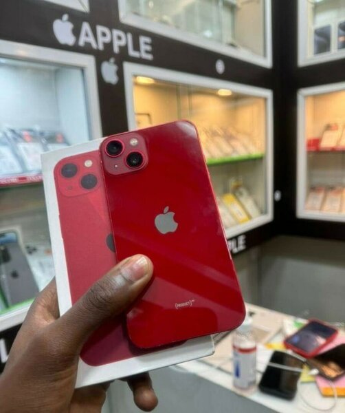 iPhone 13 simple rouge