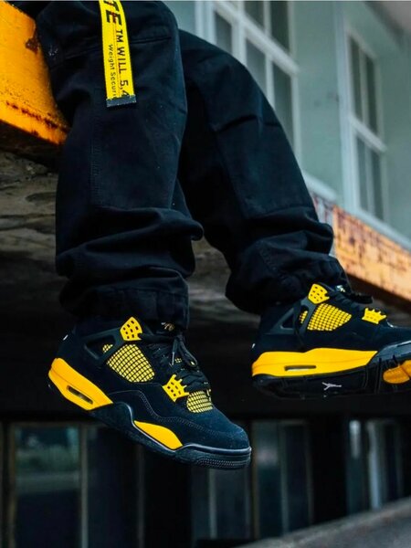 Air jordan 4 Noires et Jaunes