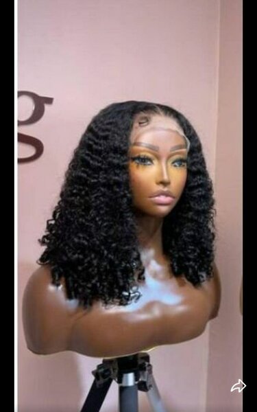Perruque bouclée naturelle