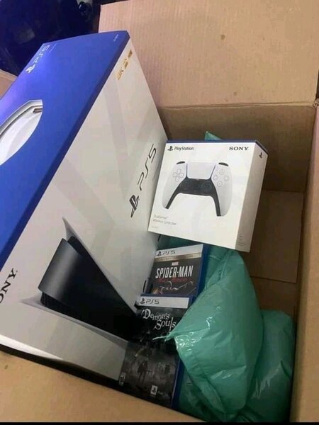 Console Sony PS5 neuve avec accessoires