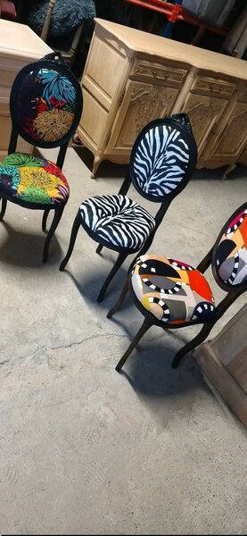 Chaises vintage en bois sculpté