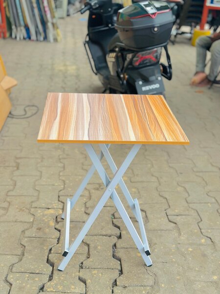 Table pliable en bois pour extérieur