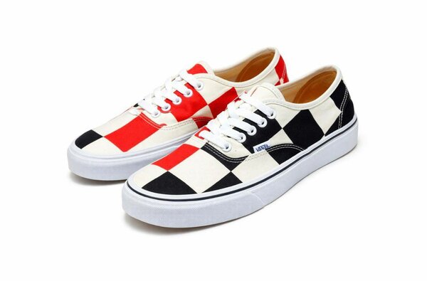 Chaussures Vans à carreaux rouges et noirs