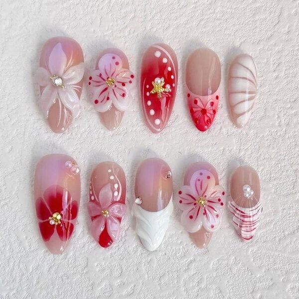 Faux ongles fleuris élégants