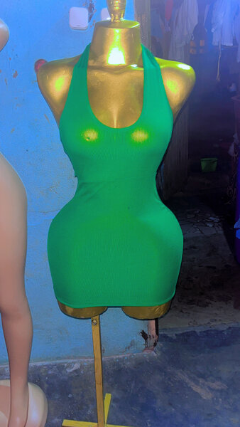 Robe dos nu vert élégant