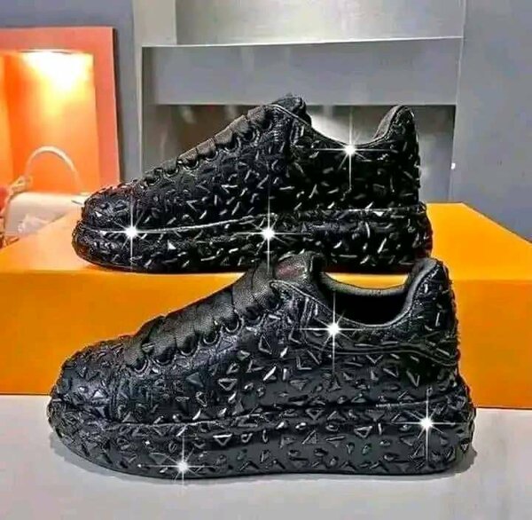 Chaussures en cuir noir pour homme