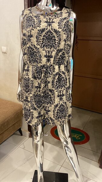 Robe Sans Manches Élégante