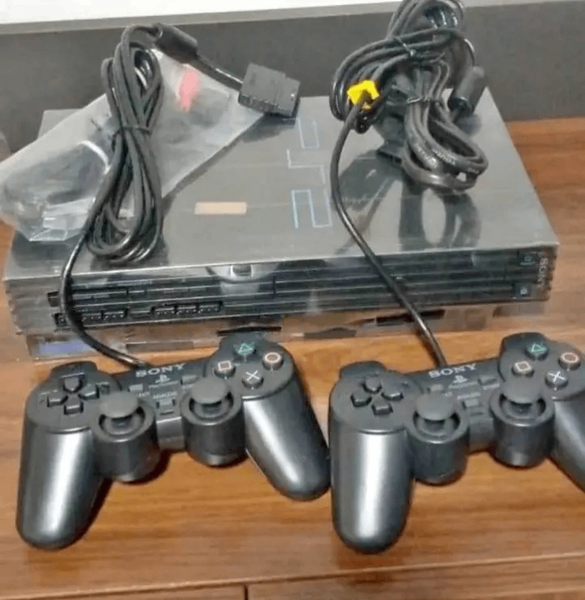 Console Sony PS2 avec manettes