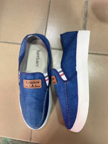 Chaussures en toile bleue