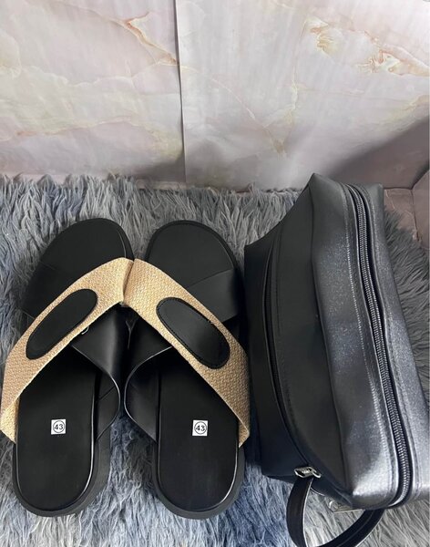 Sandales plates femme noir et beige