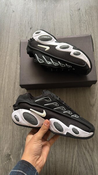 Baskets Noires Futuristes