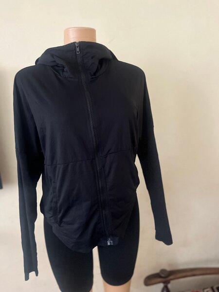 Veste de sport noire pour femme