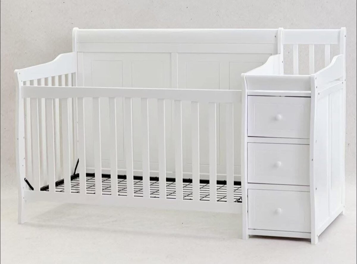Lit bébé avec commode intégrée blanc