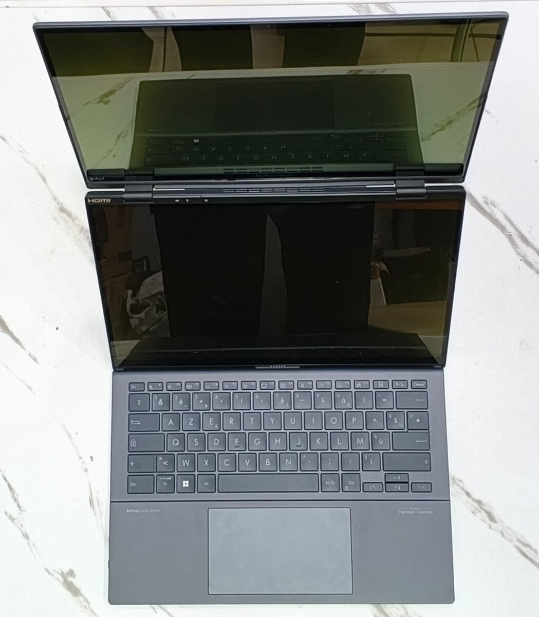 **ASUS ZENBOOK DUO UX8406 MA I