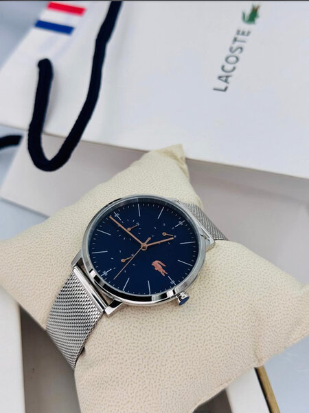 Montres élégantes Lacoste