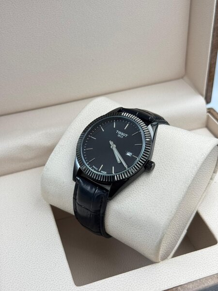 Montres élégantes en cuir