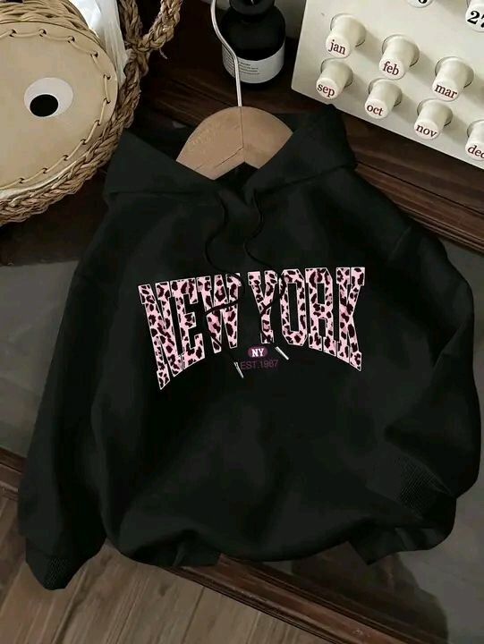 Sweat à capuche motif papillon