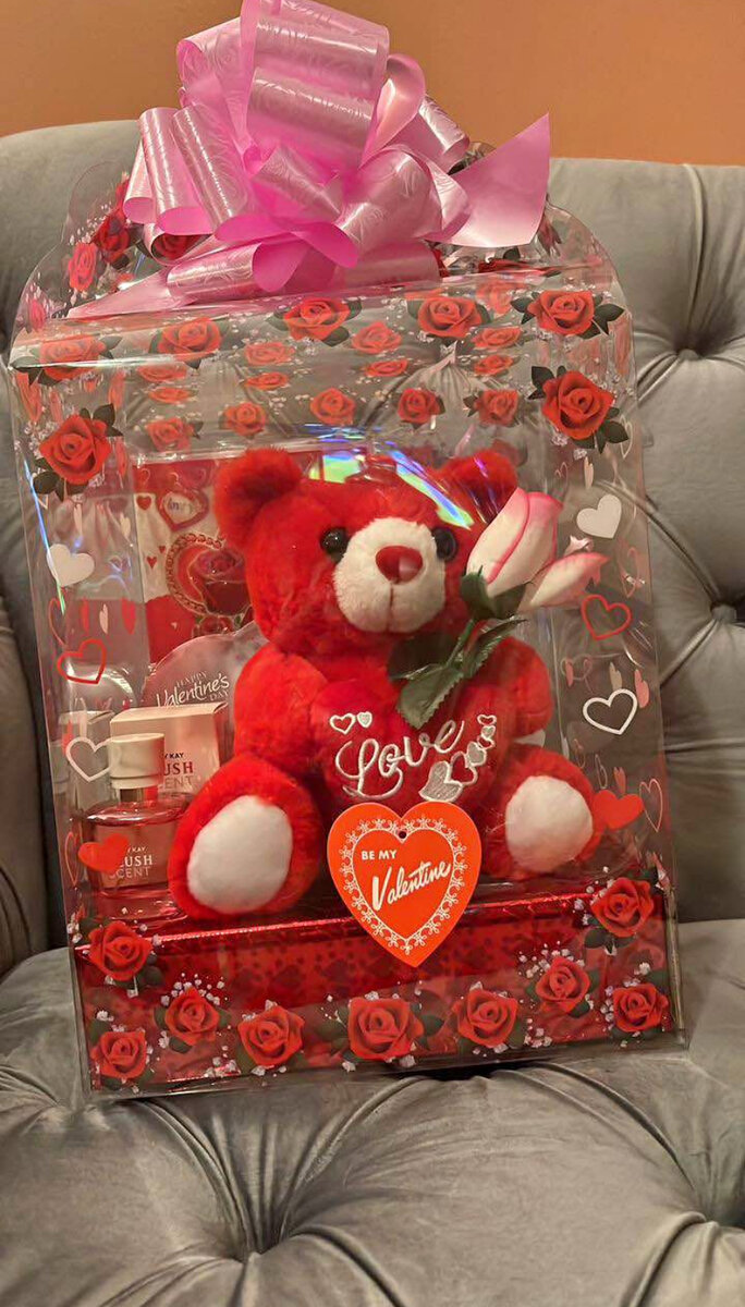 Ours en peluche rouge avec coeur