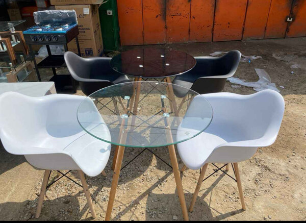 Set table et chaises modernes