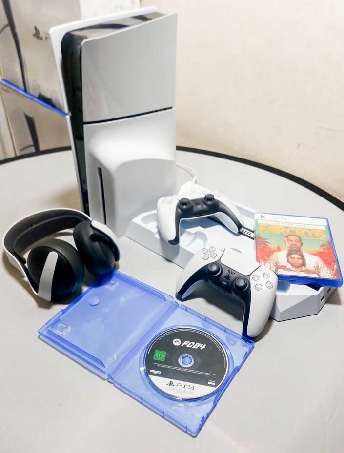 Console PS5 avec jeux et accessoires