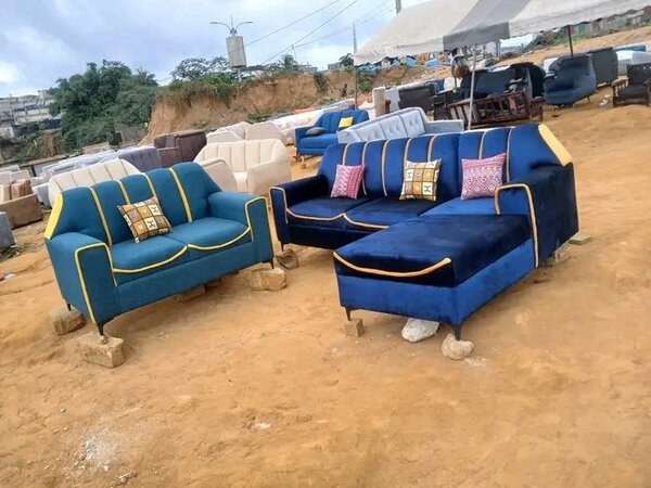 Canapé et fauteuil modernes en tissu bleu