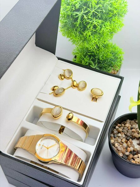 Ensemble Montre et Bijoux Doré