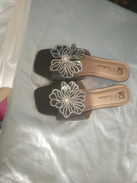 Mules ornées noires élégantes