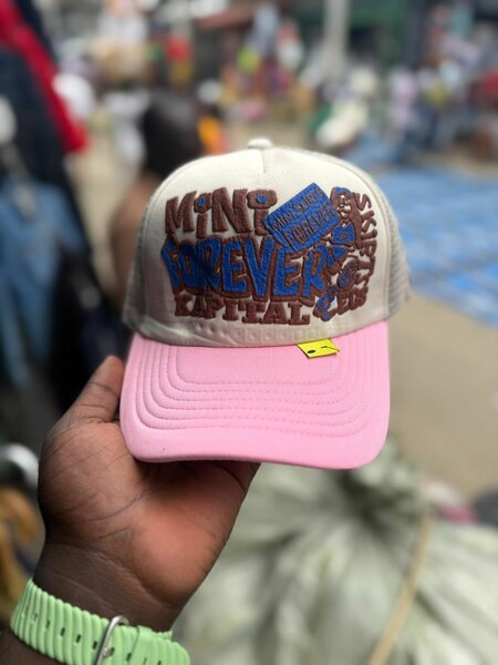 Casquette streetwear colorée