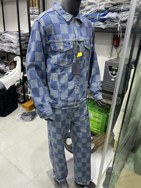 Combinaison en jean carreaux bleus