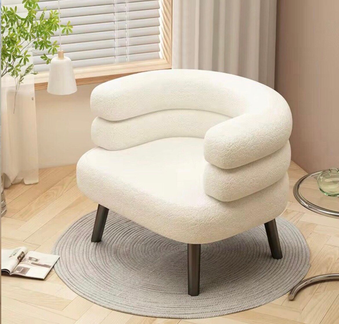 Fauteuil rond en tissu blanc