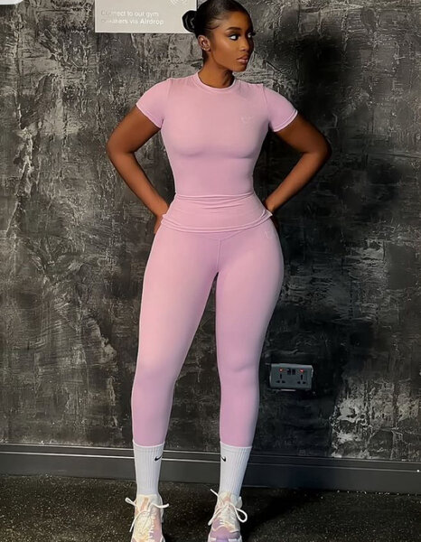 Combinaison de sport rose pour femmes