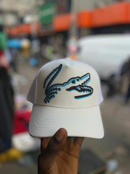 Casquette blanche crocodile