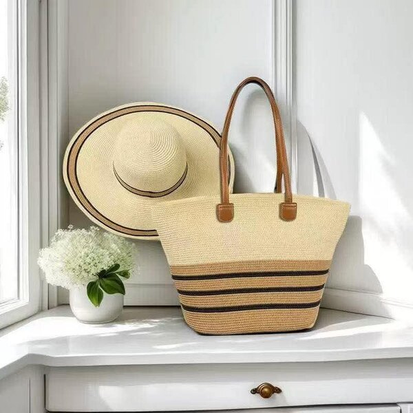 Ensemble sac et chapeau en paille