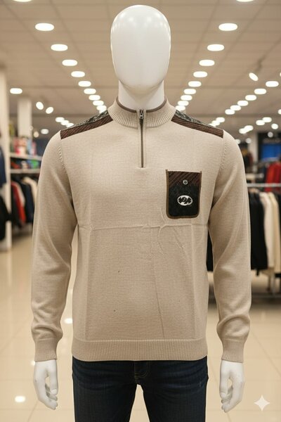 Pull beige à col zippé