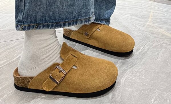 Mules en daim beige confortables