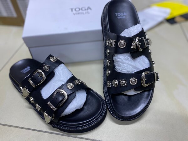 Sandales à boucles Toga