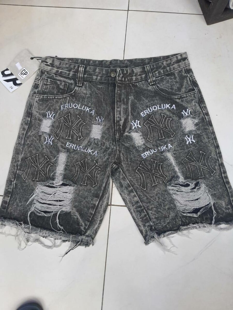 Shorts en jean déchiré tendance