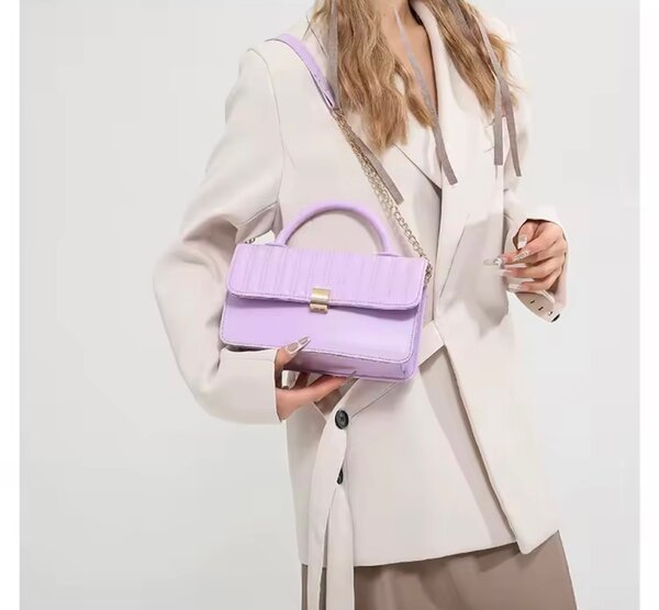 Sac à main en cuir lilas