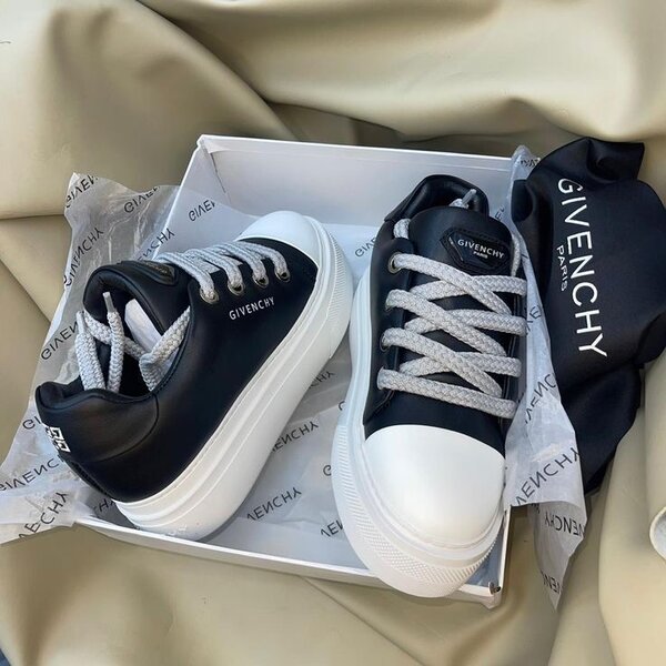 Baskets Givenchy modernes