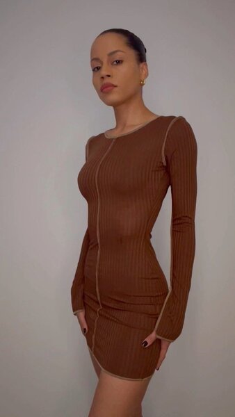 Chic robe de couleur marron