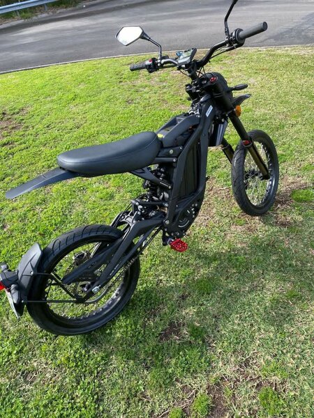 Vélo électrique pliant noir