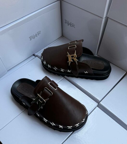 Sabots en cuir élégants