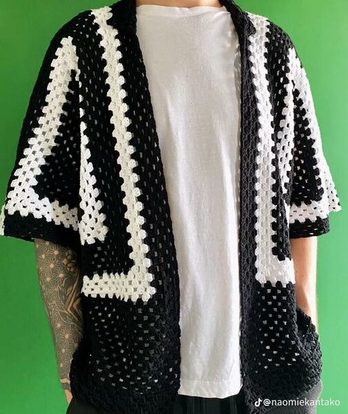 Cardigan crochet noir et blanc